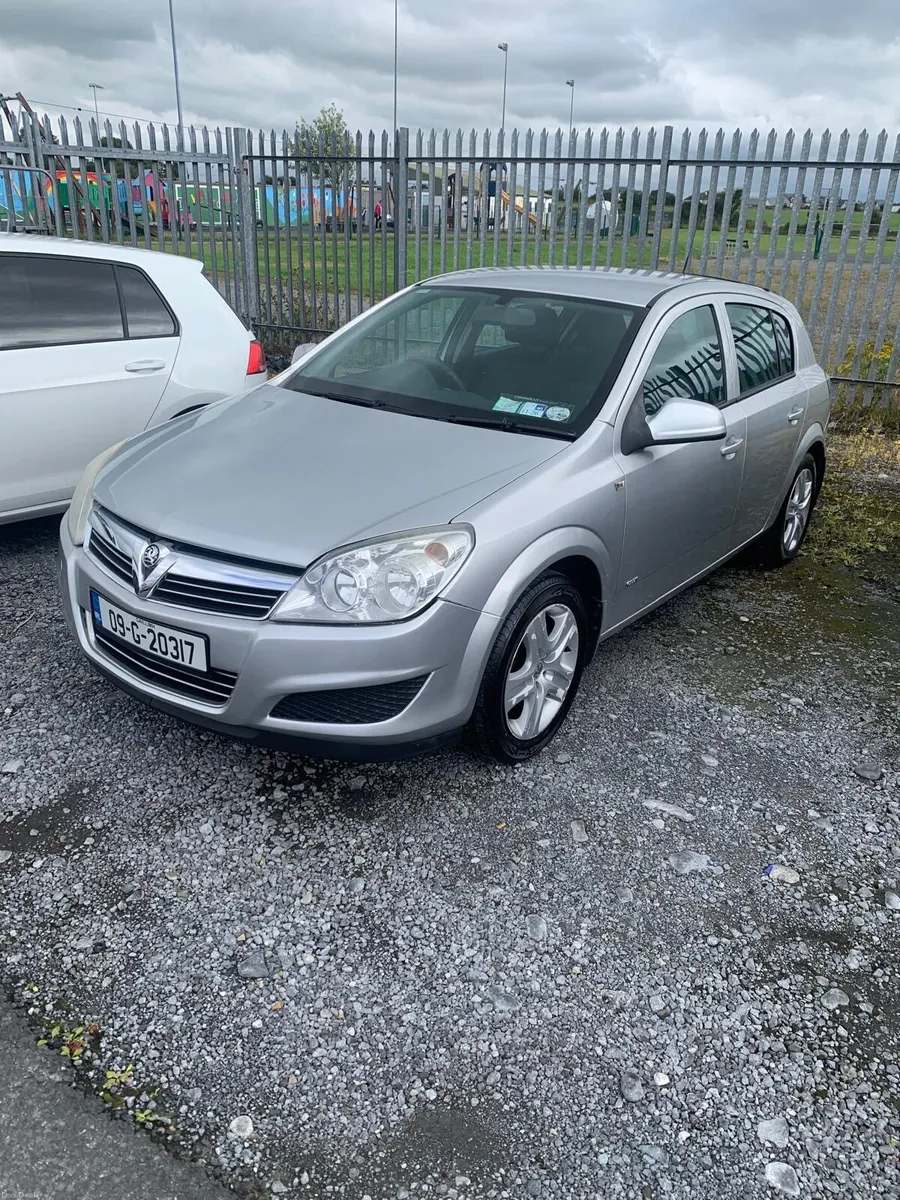 2009 Vauxhall Astra - Image 1
