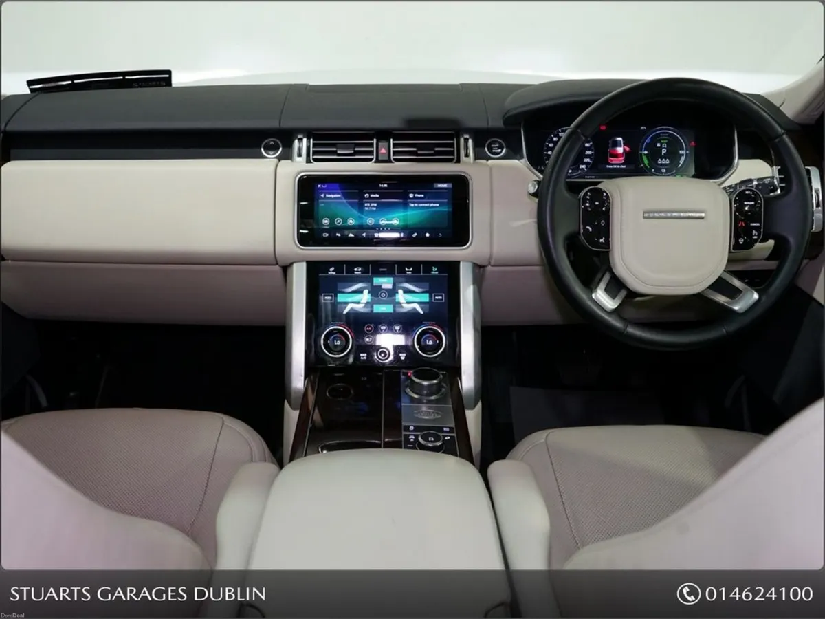 Land Rover Range Rover VOGUE YULONG WHITE METALLIC - Image 4