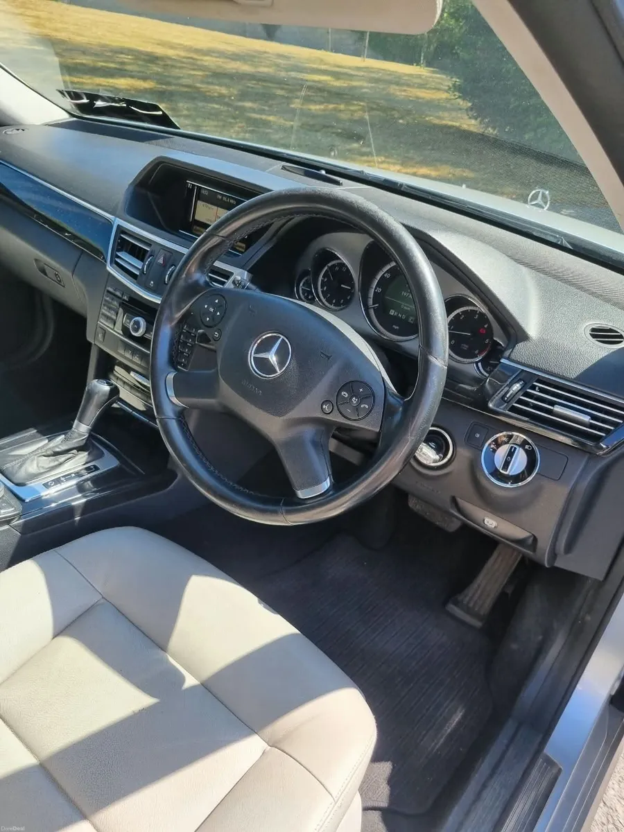 Mercedes-Benz E-Class 2010 - Image 2