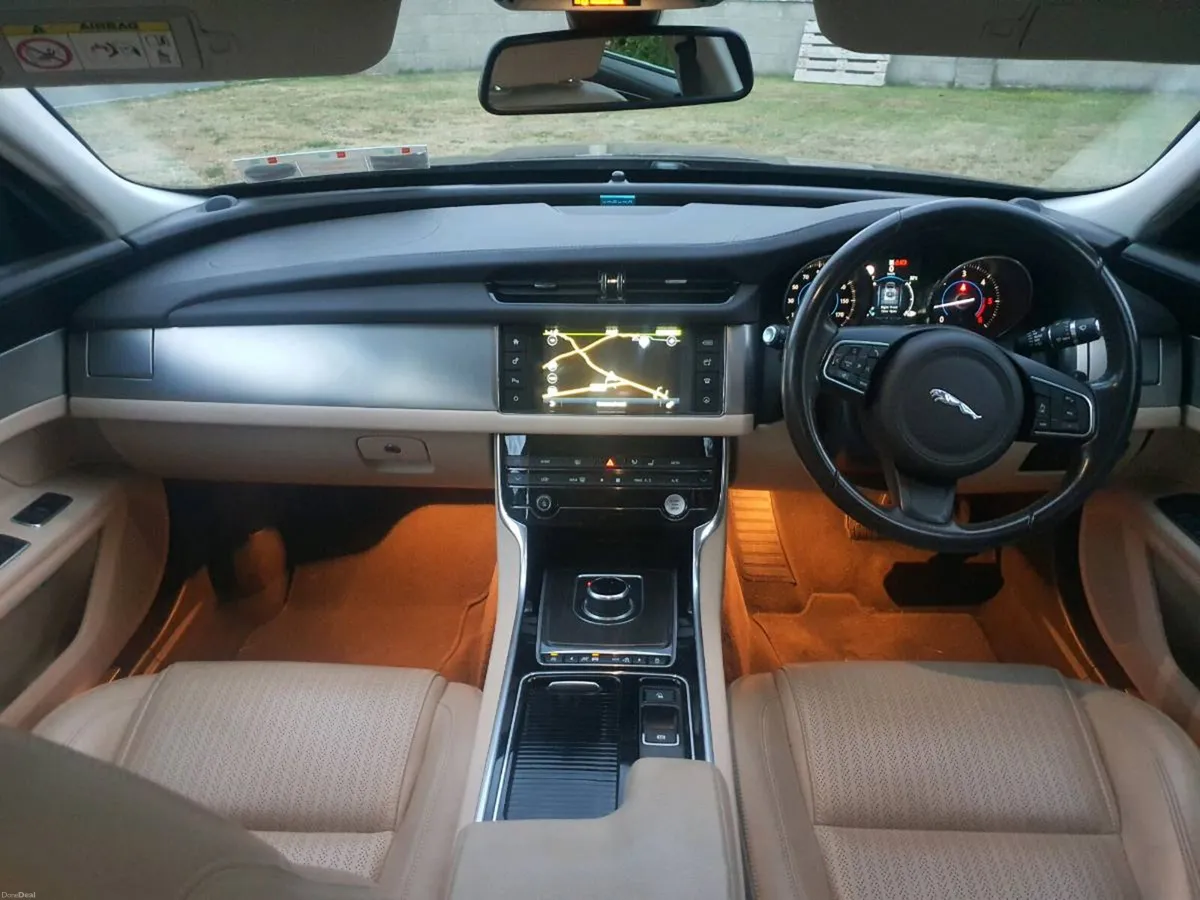 JAGUAR XF PRESTIGE 2.0 LOW KM AUTOMATIC 2016 - Image 3