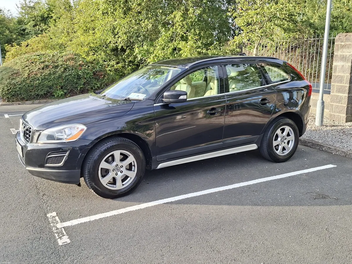 Volvo XC60 2011 2 Diesel Automatic 213000km - Image 1