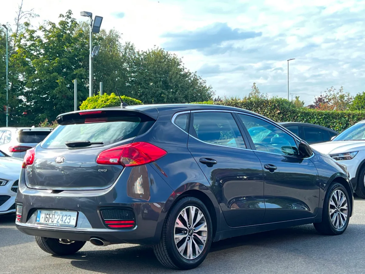 Kia Ceed EX 1.4 DIESEL 5DR *LOW KMS* - Image 5