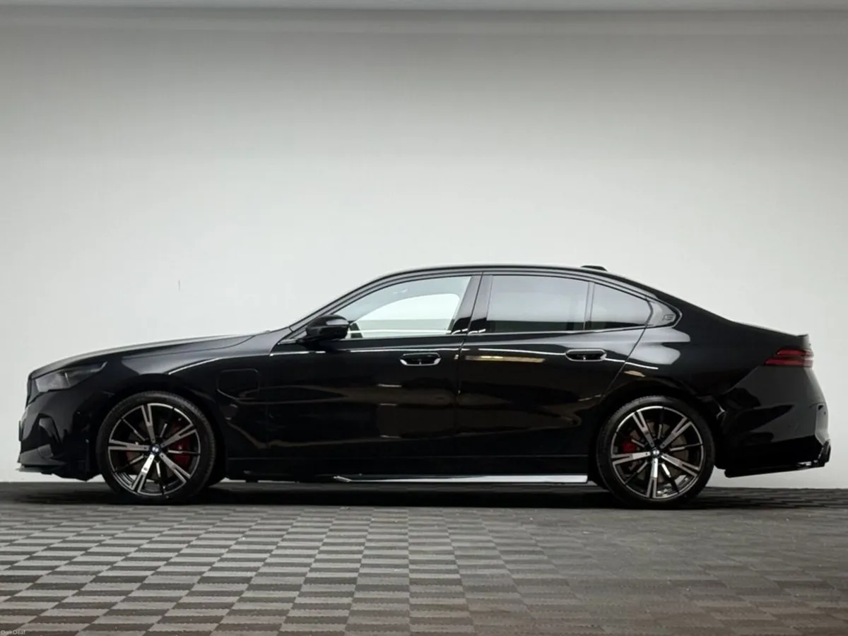 BMW 5-Series 550E XDRIVE M SPORT PRO - Image 4