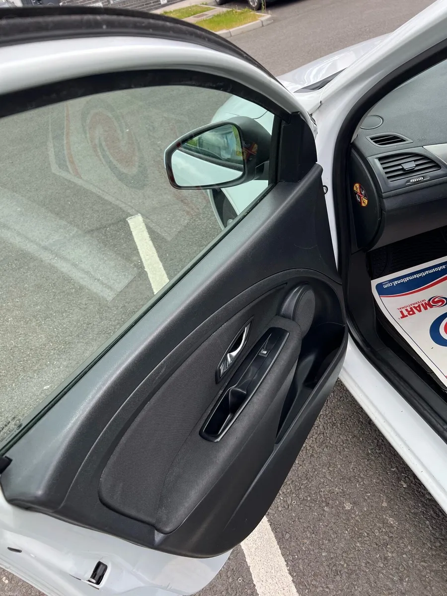 Car - Image 2