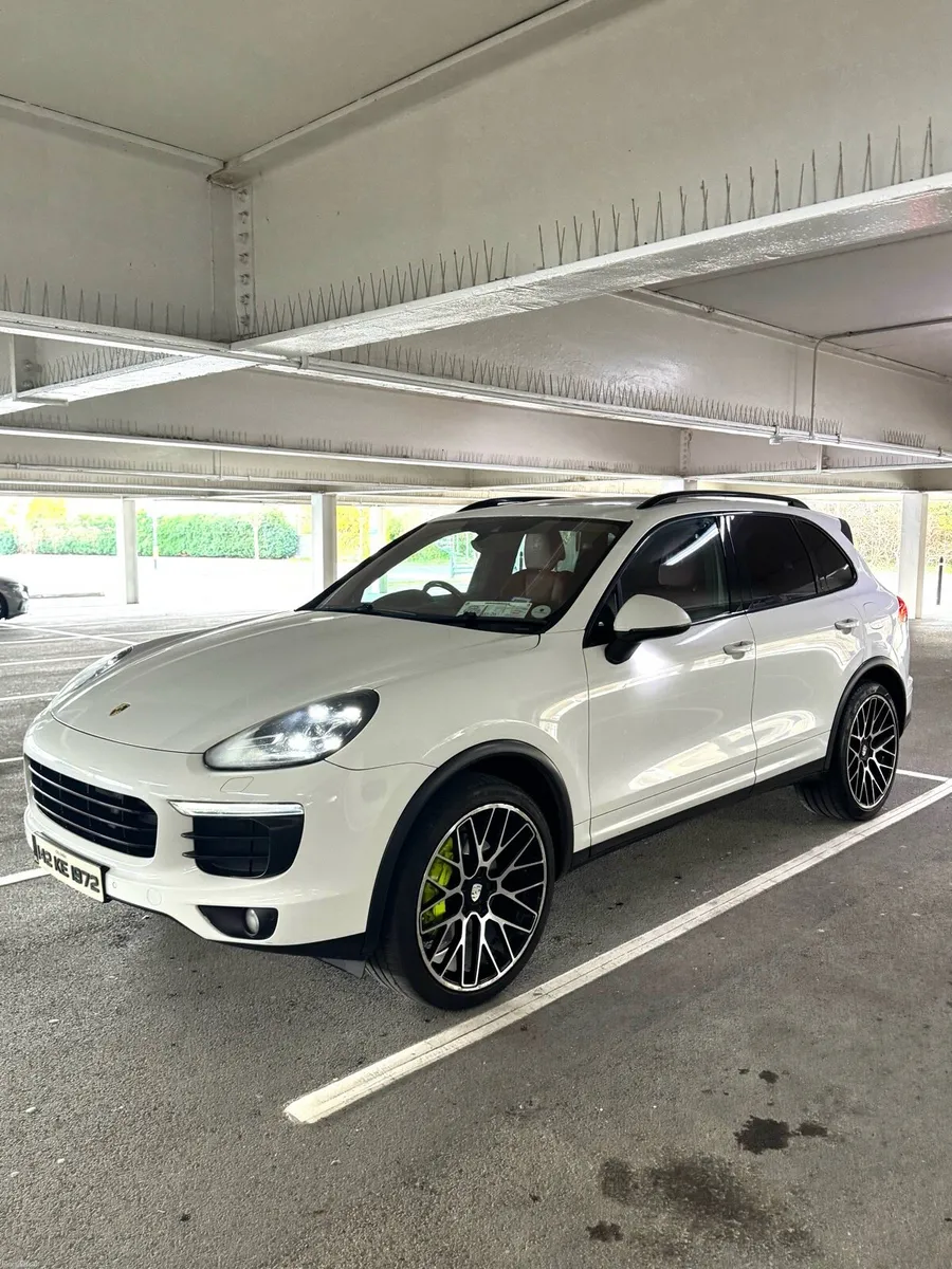 2014 Porsche Cayenne - Image 2