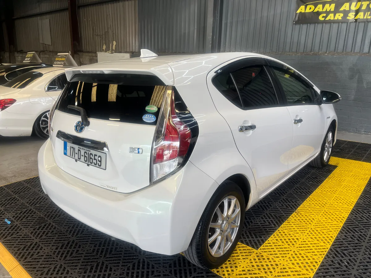 Toyota Aqua 2017 auto - Image 4