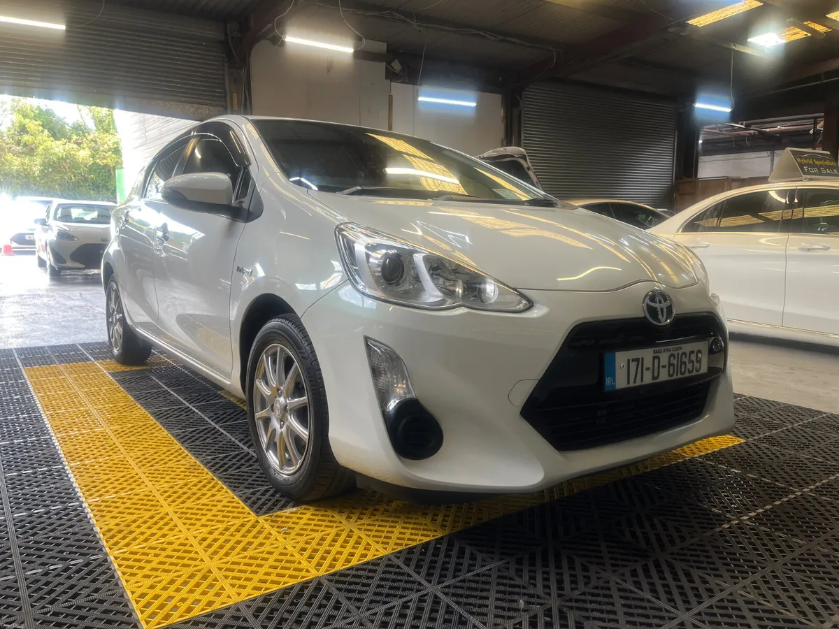 Toyota Aqua 2017 auto - Image 1