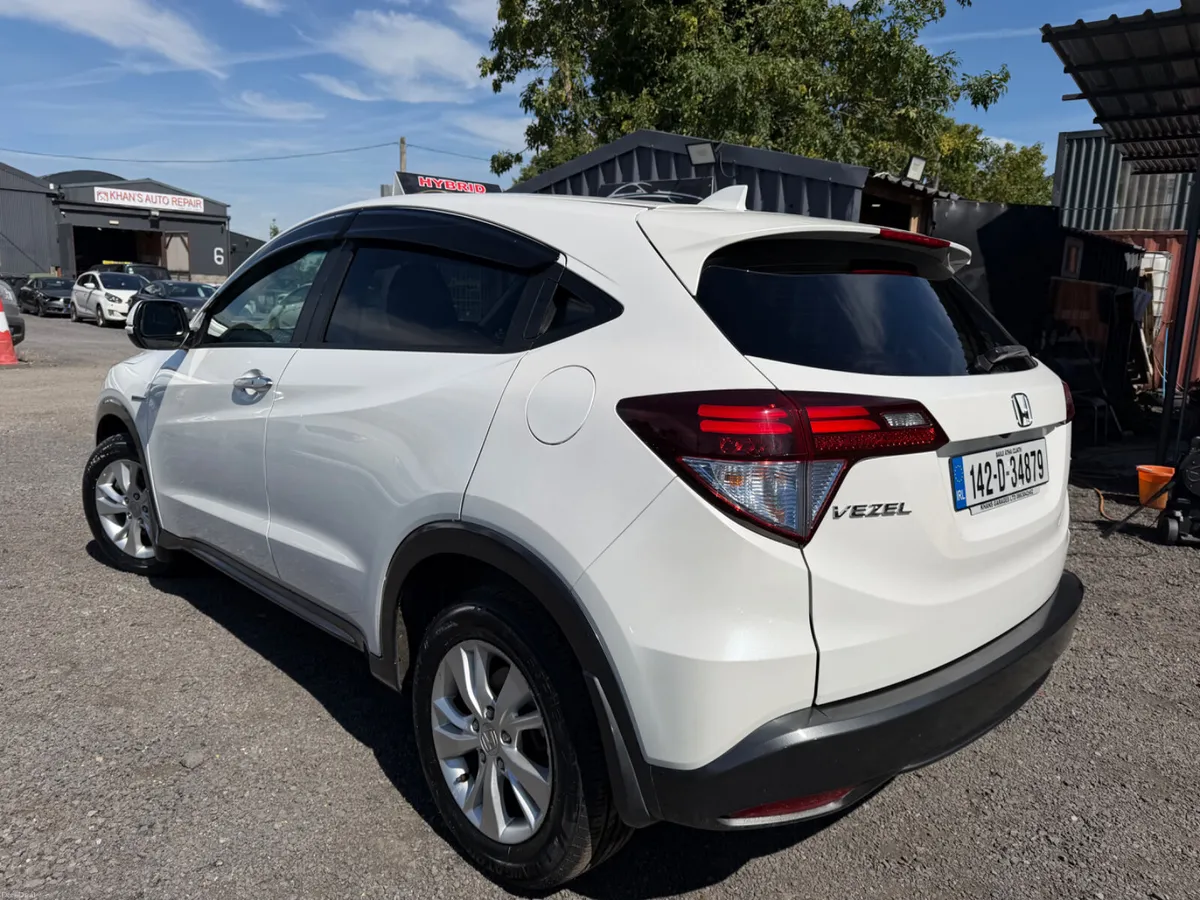 Honda Vezel Hybrid  Automatic - Image 4