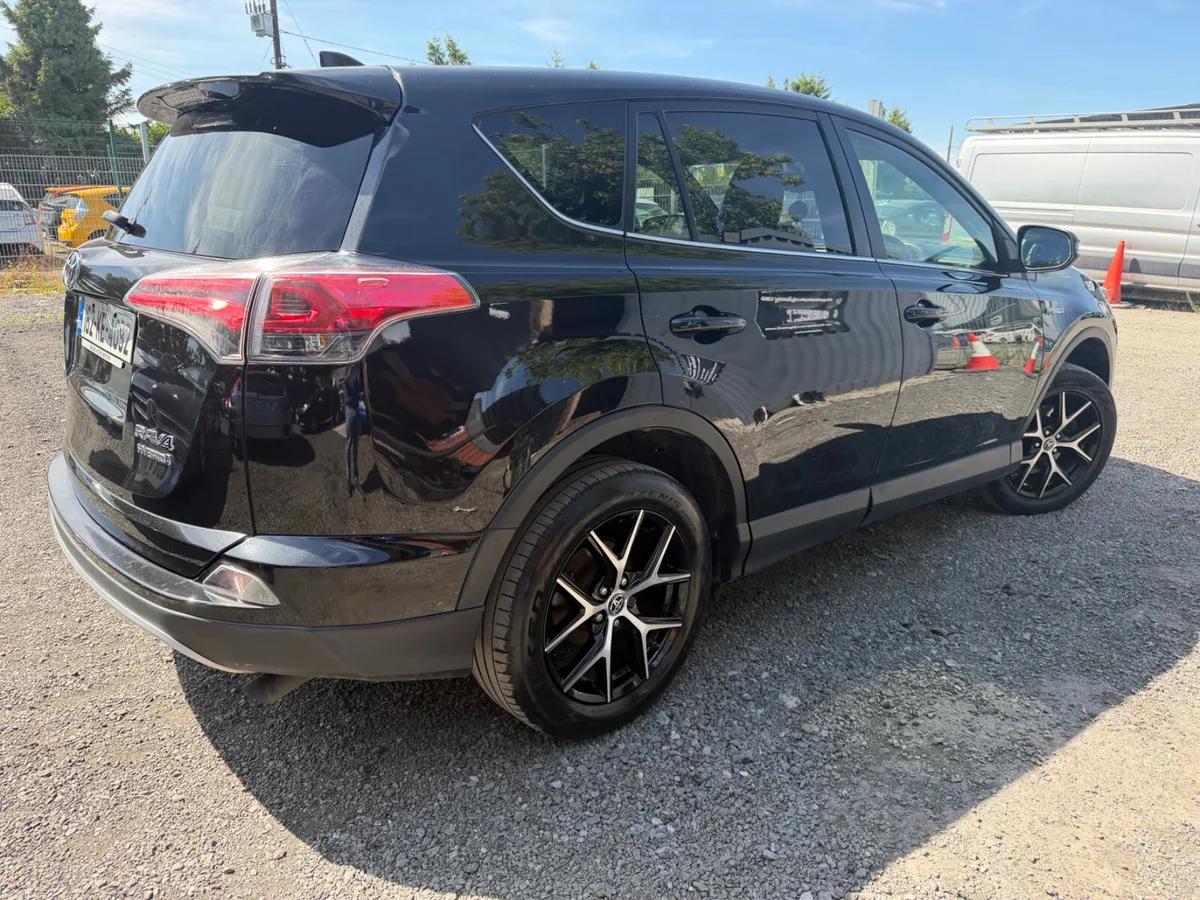 Toyota RAV4 Hybris Automatic - Image 3