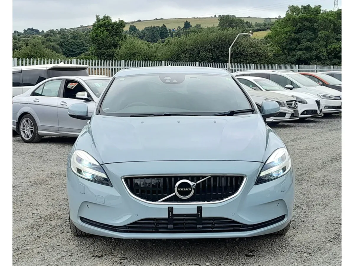 Volvo V40 2.0L Diesel D4 MOMENTUM - Auto - Low mil - Image 2