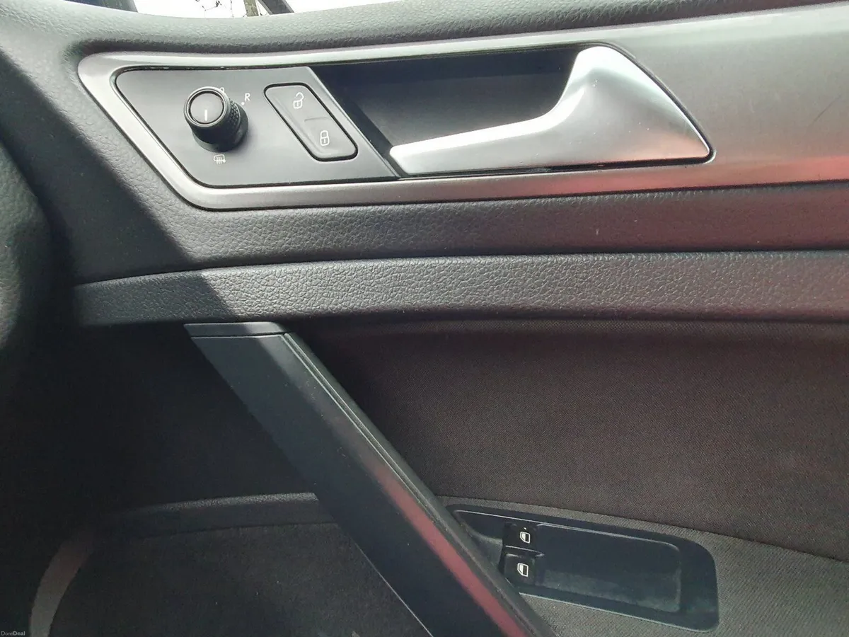 131 VW Golf 1.6 Trendline TDI Manual - Image 5