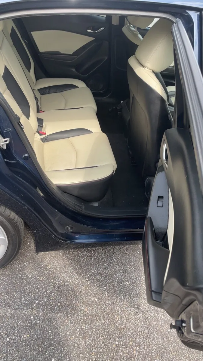 MAZDA 3 107000km ONLY - Image 5