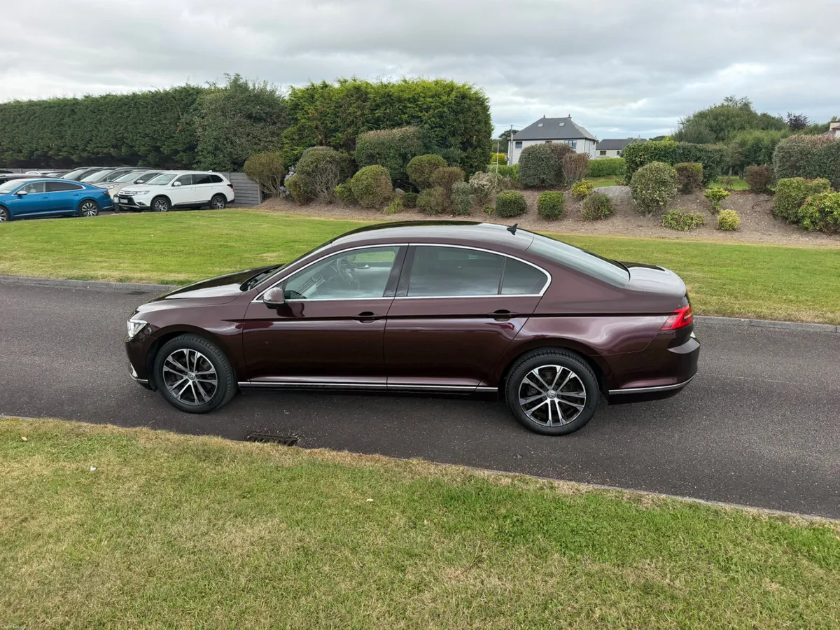 Volkswagen Passat Highline Auto - Image 2