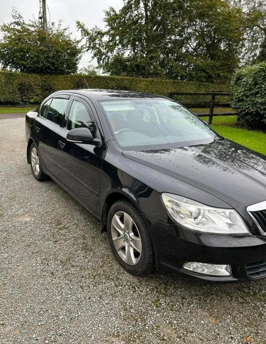 Skoda Octavia  1.6 2012 Automatic Diesel - Image 3