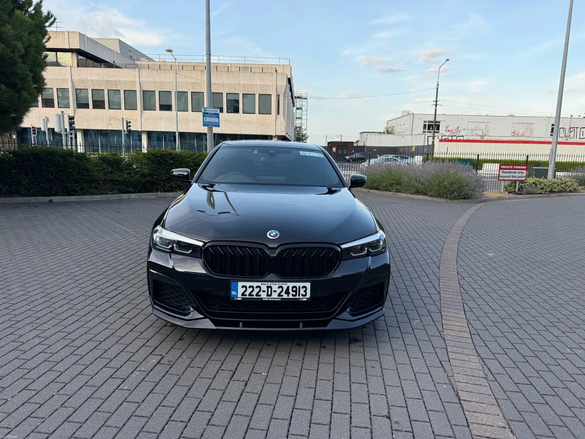 2022 BMW 530e M Sport - Image 2