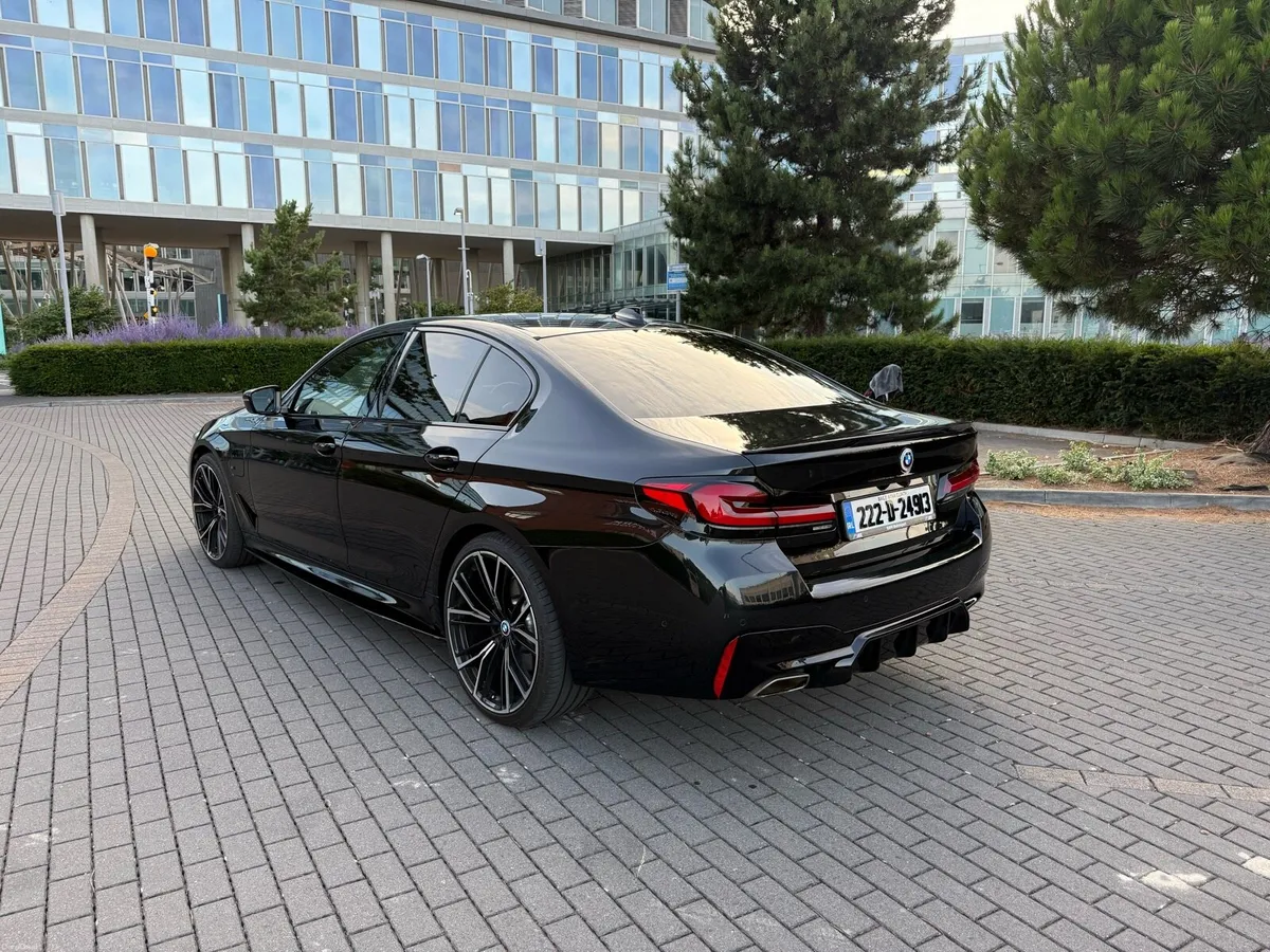 2022 BMW 530e M Sport - Image 6