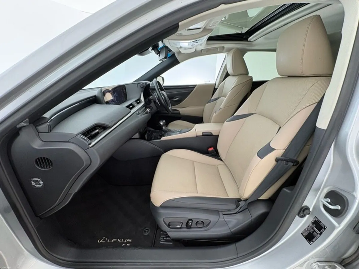 Lexus ES Dynamic - Image 6