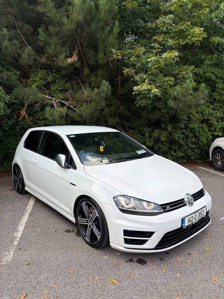 Volkswagen Golf R - Image 2