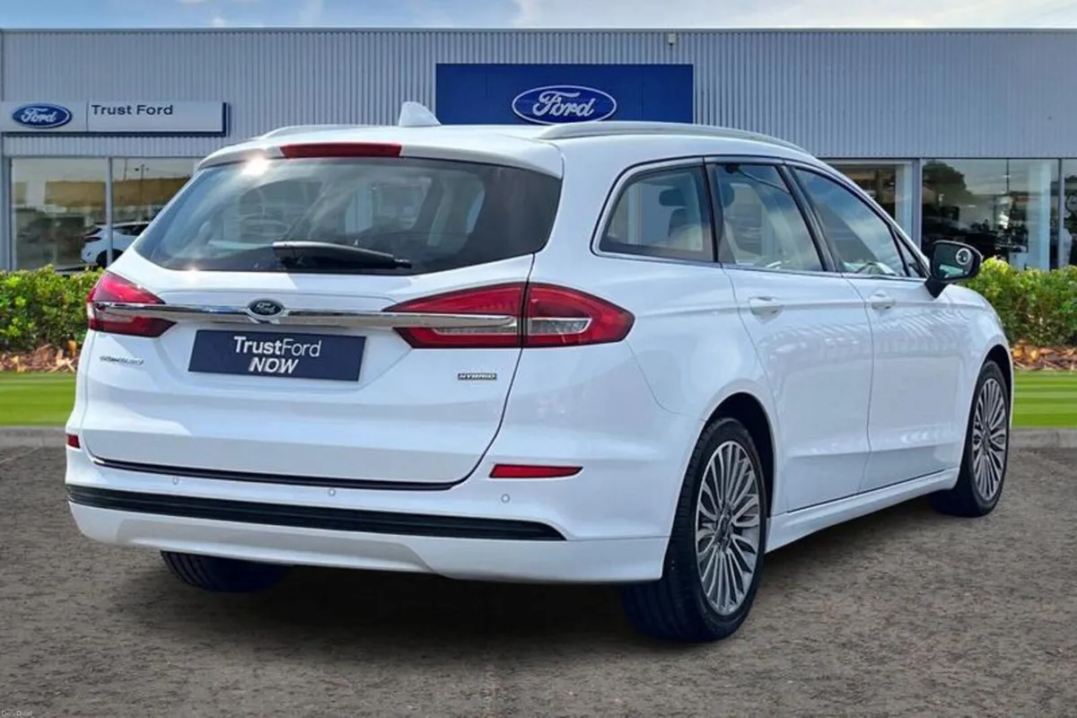 Ford Mondeo 2.0 Hybrid Titanium Edition 5dr Auto - - Image 4