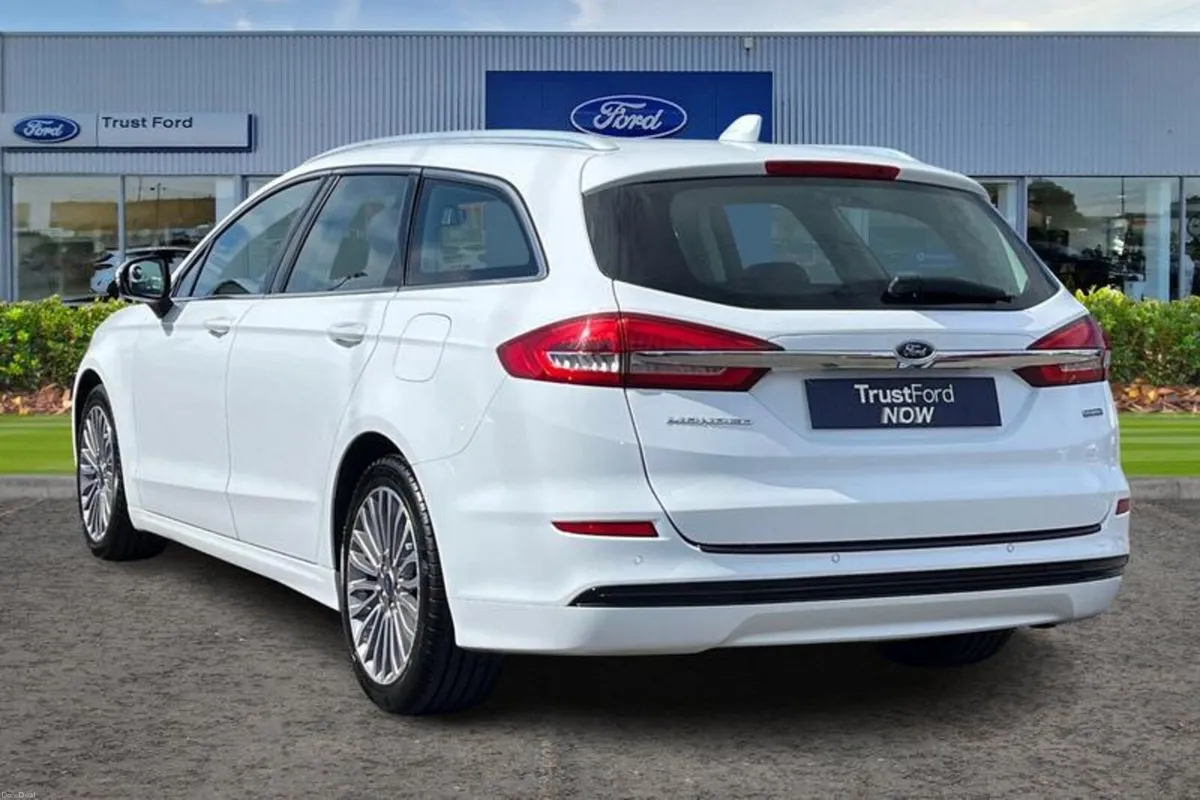 Ford Mondeo 2.0 Hybrid Titanium Edition 5dr Auto - - Image 2