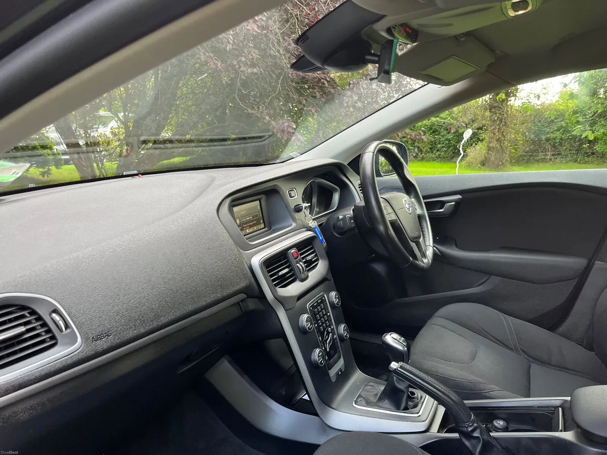 Volvo V40 2016 ES Petrol - Image 6