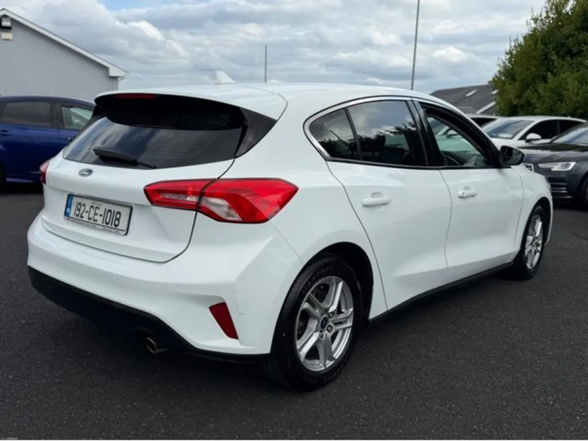 Ford Focus Zetec 120PS 5DR - Image 6