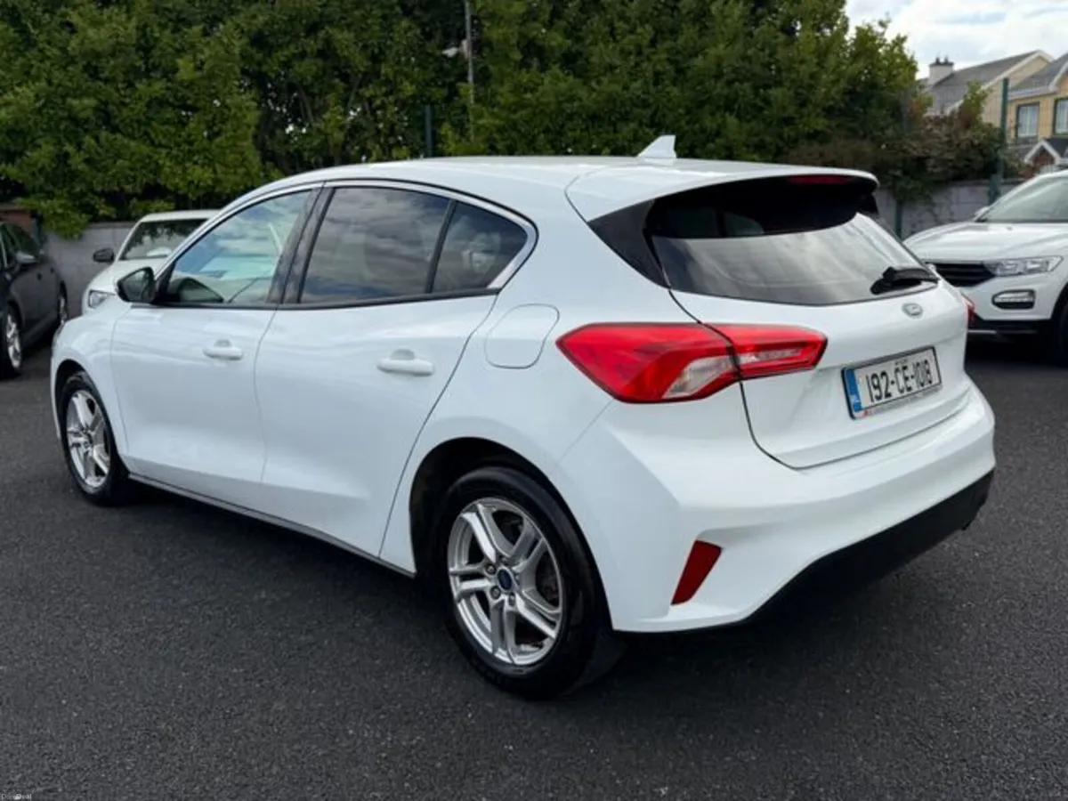 Ford Focus Zetec 120PS 5DR - Image 3