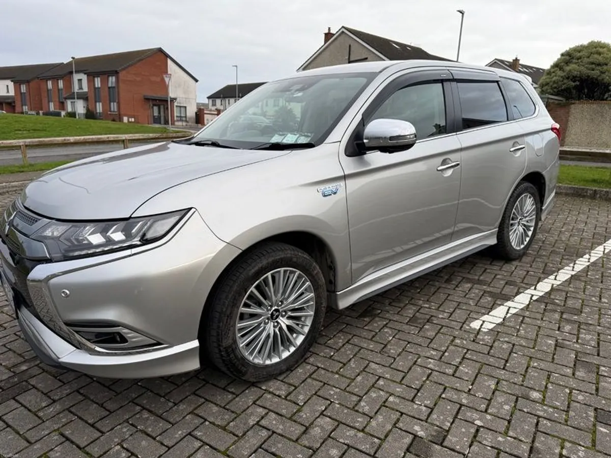 2018 Mitsubishi Outlander - Image 1