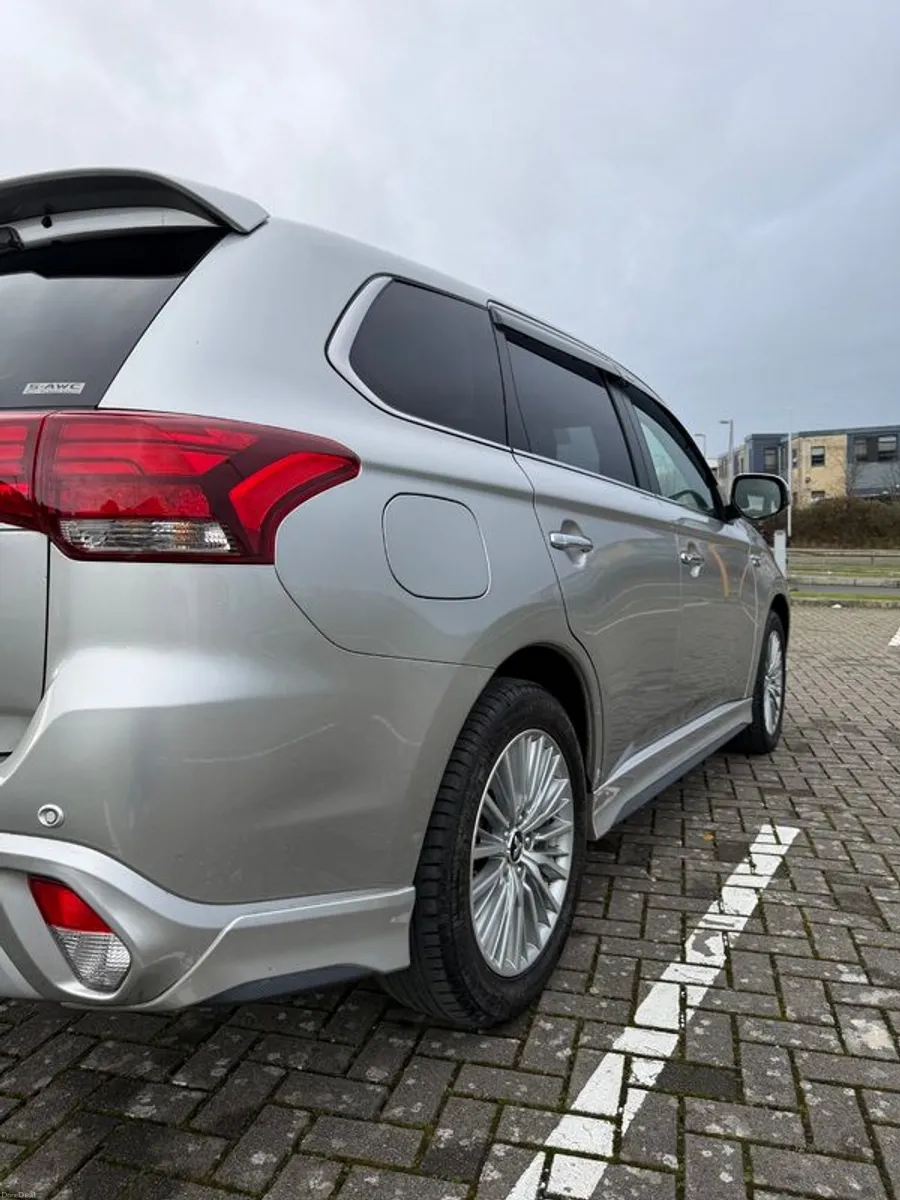 2018 Mitsubishi Outlander - Image 5