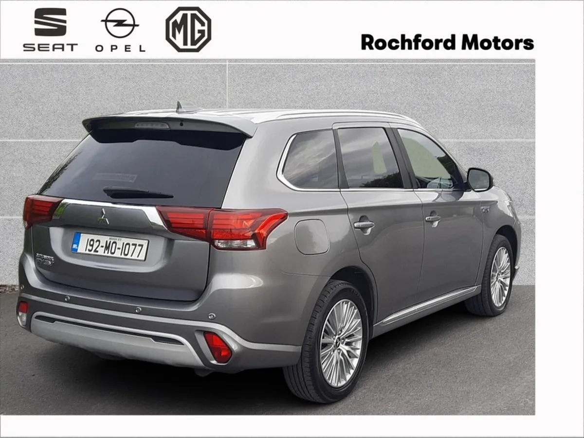 Mitsubishi Outlander PHEV 2.4 DYNAMIQUE SAFETY - Image 4