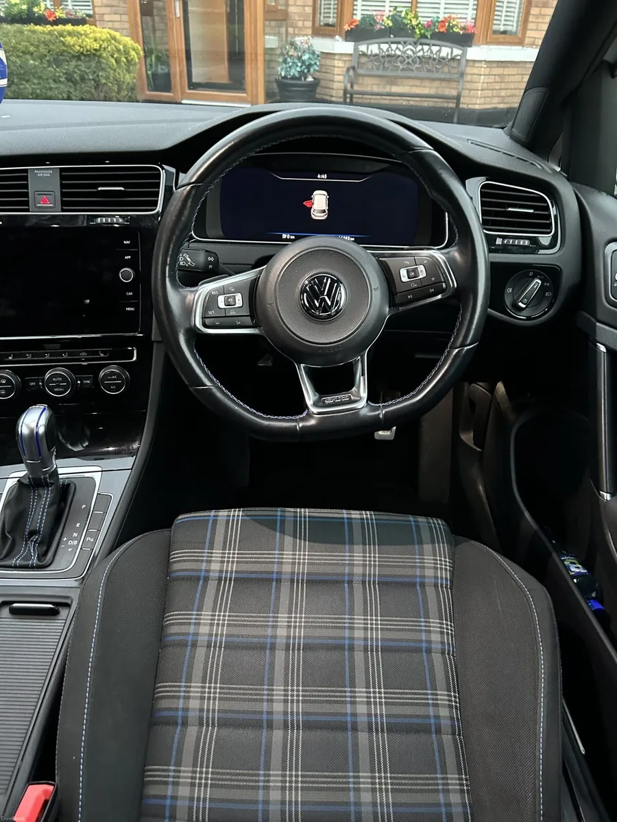 VOLKSWAGEN GOLF 1.4 TSI GTE ADVANCE 204PS 5DR AUTO - Image 5