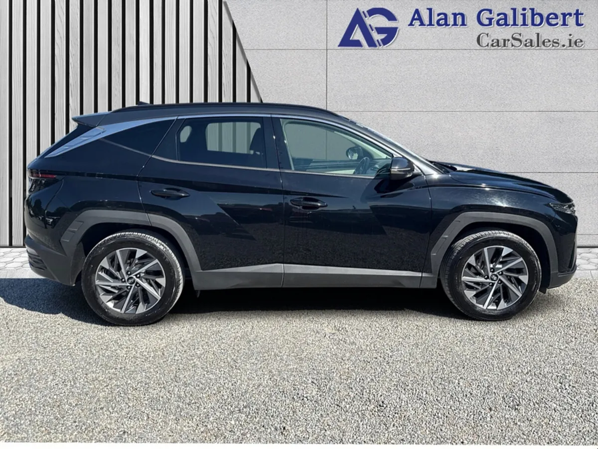 Hyundai Tucson EXECUTIVE PLUS 2TONE ROYALE ROOF 5D - Image 3