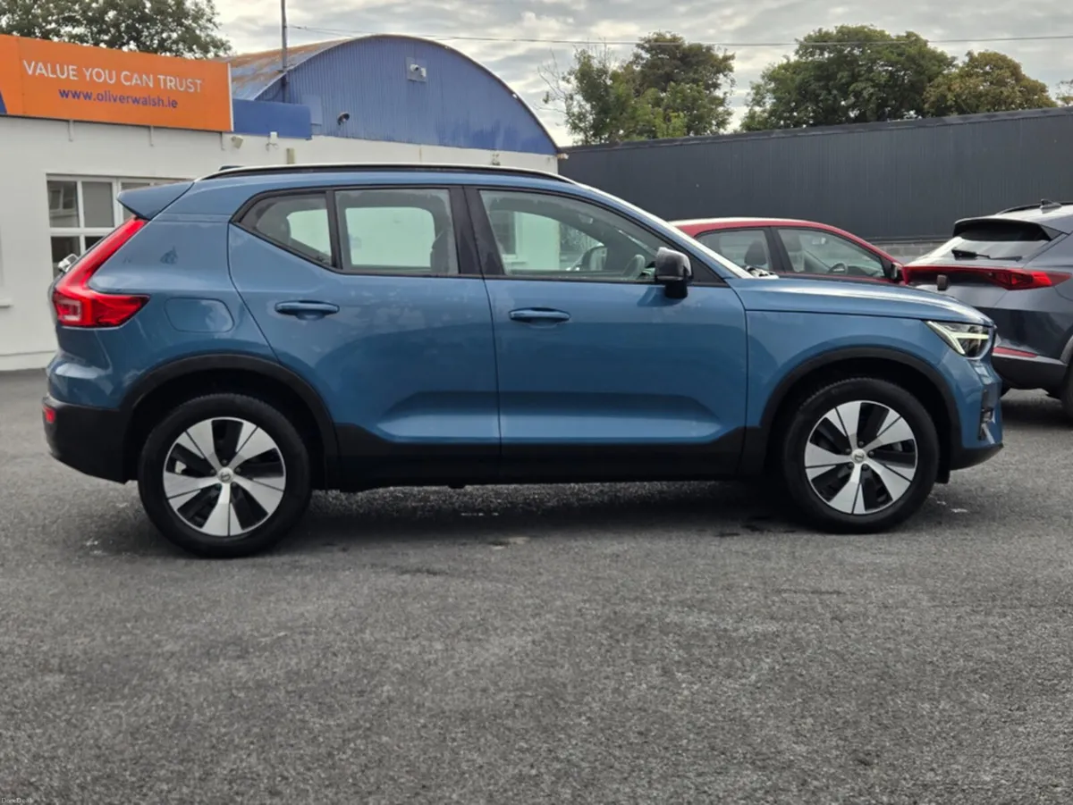 Volvo XC40 + T4 RECHARGE AUTO PLUS DESIGN PACK - Image 3