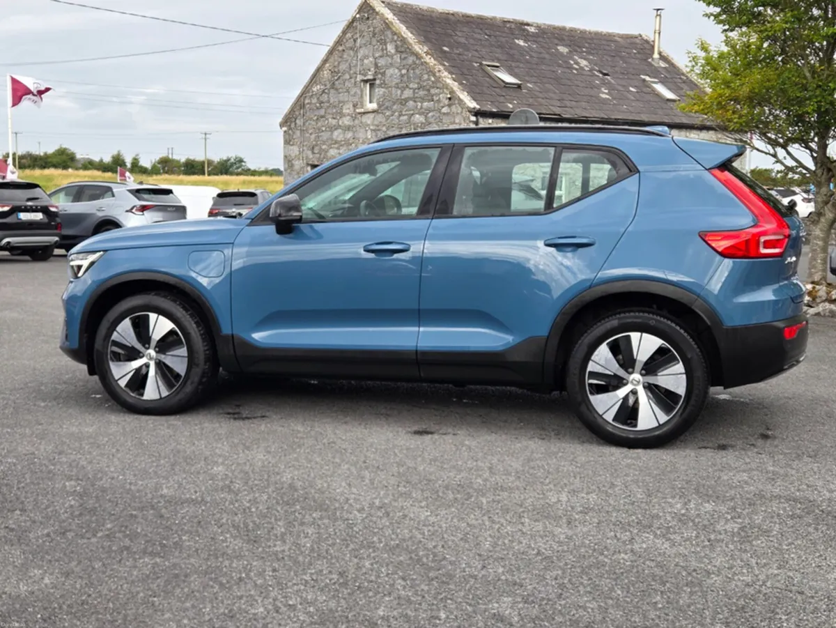 Volvo XC40 + T4 RECHARGE AUTO PLUS DESIGN PACK - Image 6