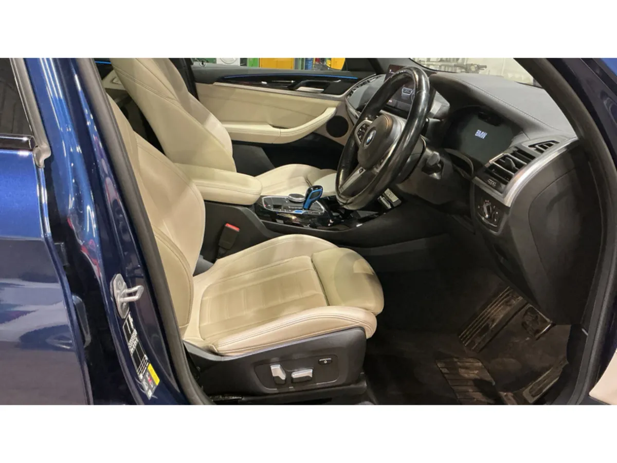 BMW iX3 M SPORT (PAN ROOF / OYSTER LEATHER) AUTOMA - Image 5