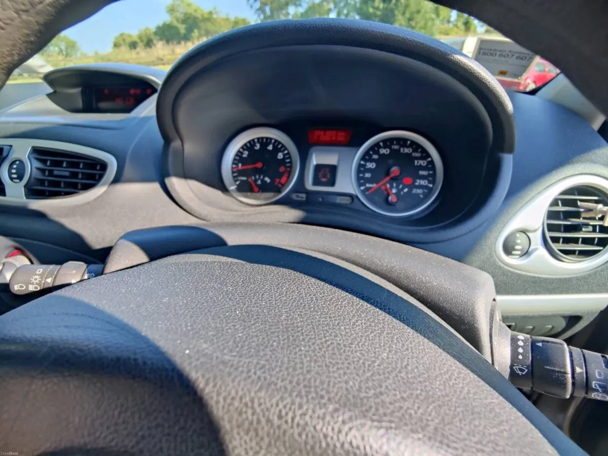 Renault clio - Image 5