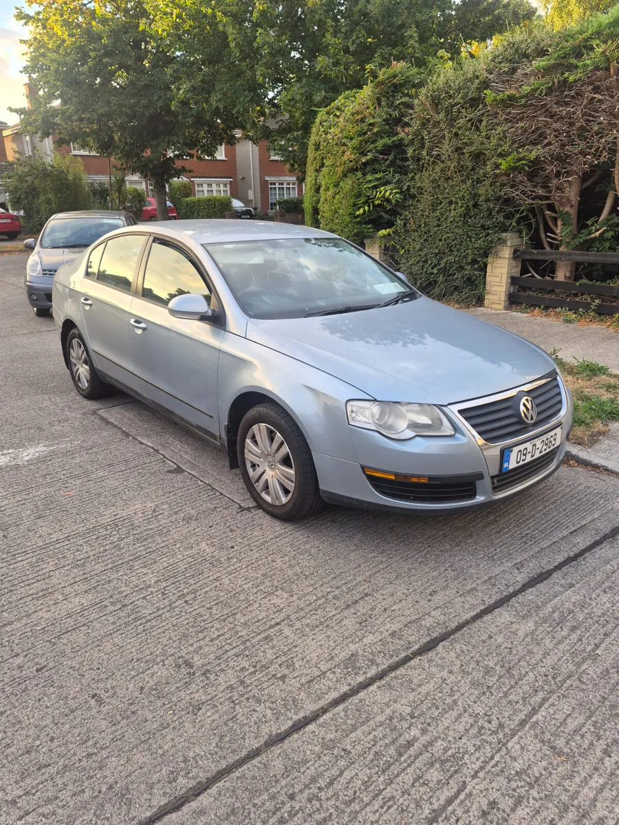Volkswagen Passat 2009 - Image 2