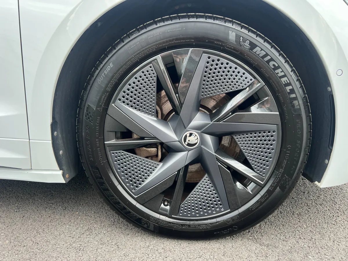2023 Skoda Enyaq VRS 220kW 82kWh IV 4WD - Image 5