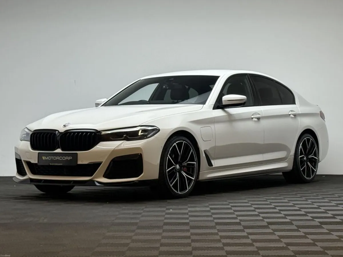 BMW 5-Series 545E M SPORT XDRIVE - Image 3