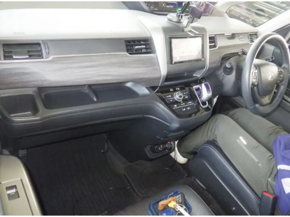 Honda Freed 1.5 Petrol Hybrid EX Auto incl Dual Po - Image 5