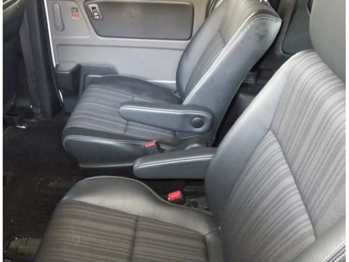 Honda Freed 1.5 Petrol Hybrid EX Auto incl Dual Po - Image 6