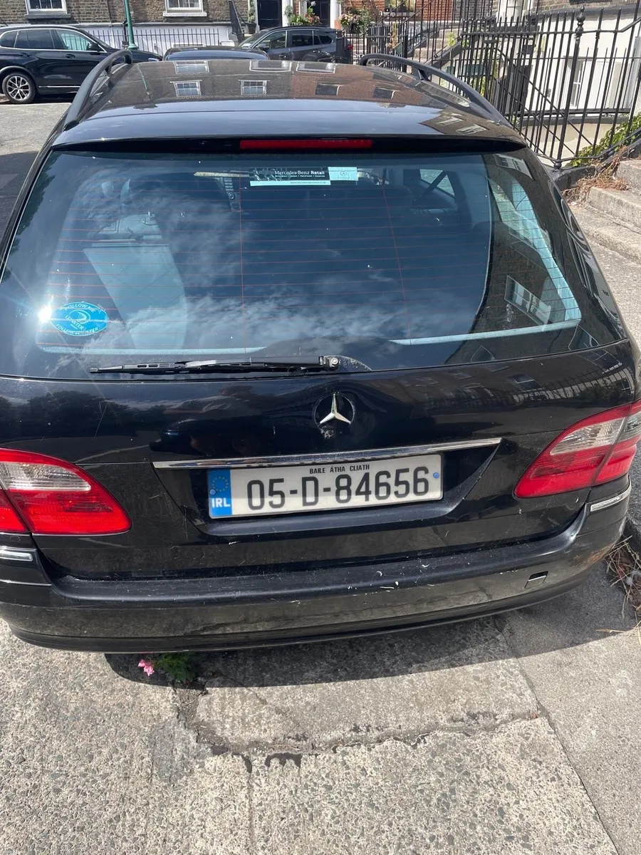 Mercedes-Benz E-Class 2005 - Image 3