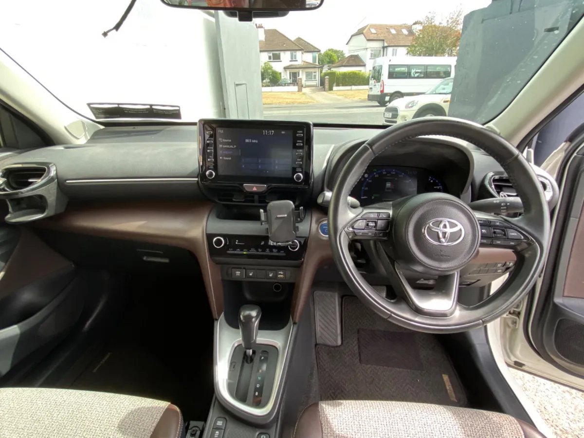 Toyota Yaris Cross Luna Hybrid High spec  Nct 6/28 - Image 6