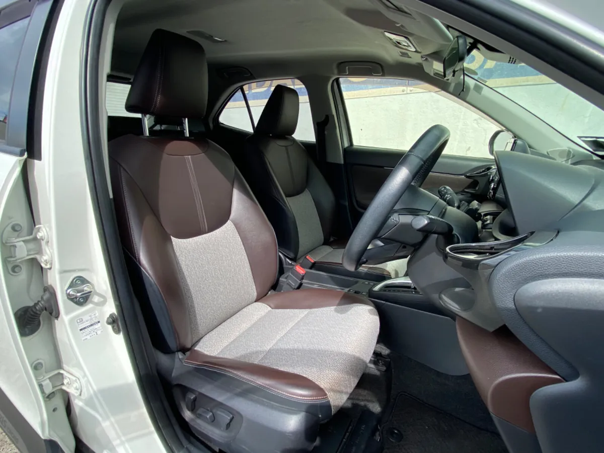 Toyota Yaris Cross Luna Hybrid High spec  Nct 6/28 - Image 5