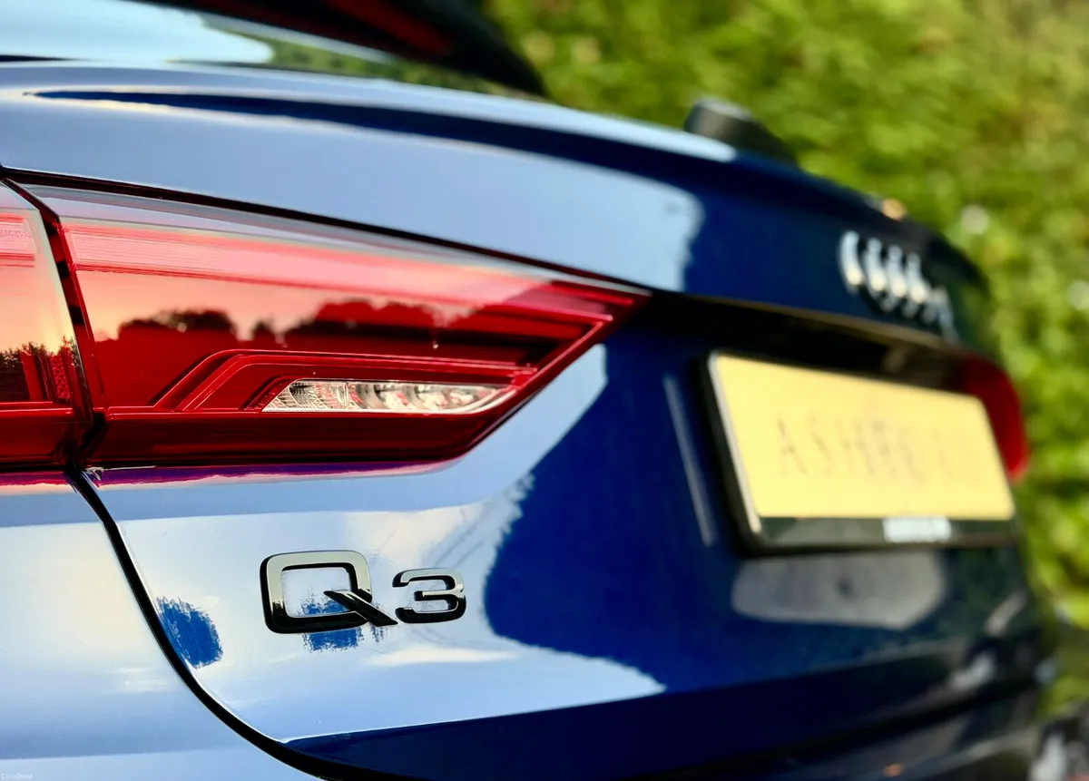 2025 Audi Q3 sport-back 2.0 TDI S line black edt - Image 6