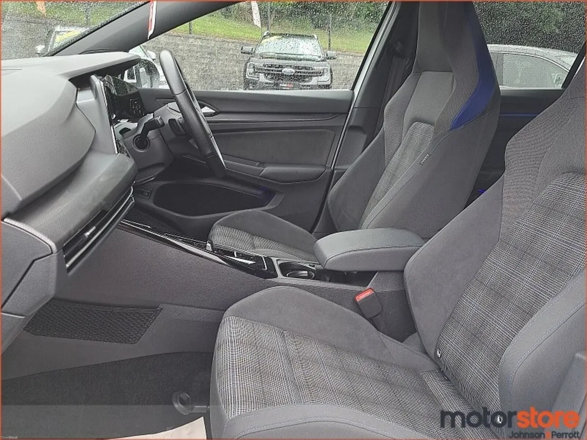 Volkswagen Golf Golf GTE S-A  GTE  TSi 245 Bhp DSG - Image 3