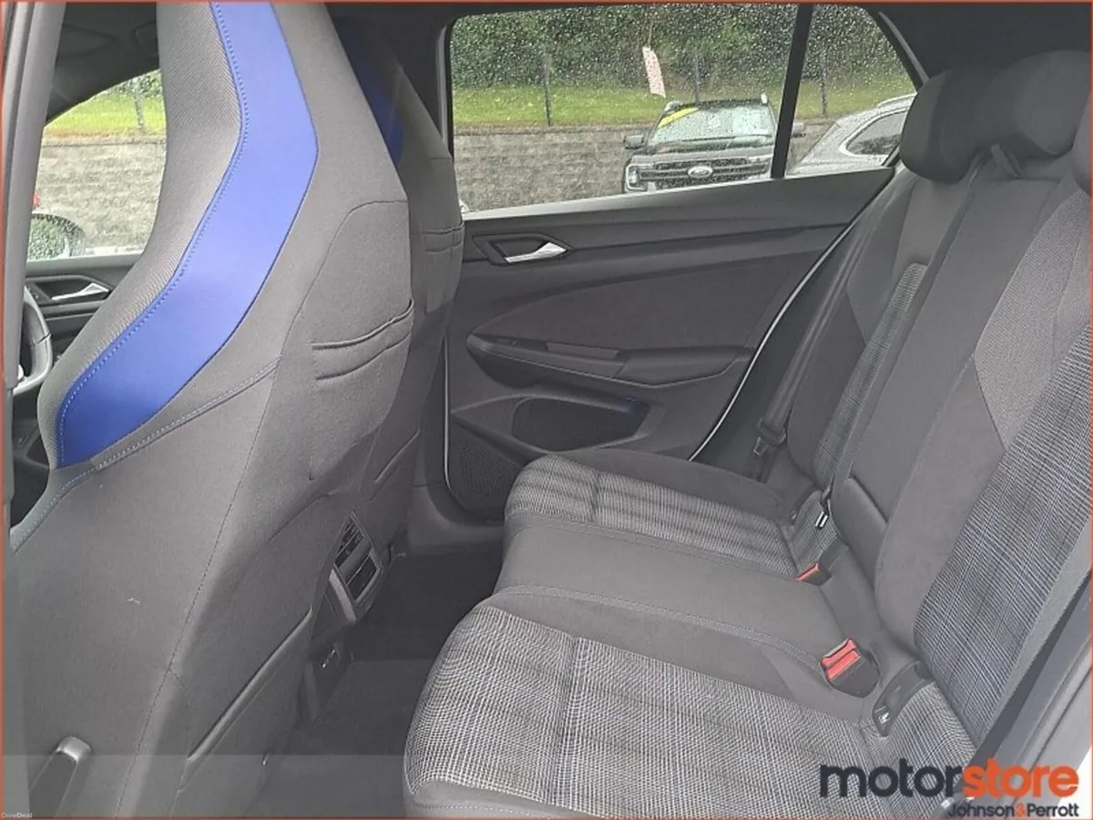 Volkswagen Golf Golf GTE S-A  GTE  TSi 245 Bhp DSG - Image 5