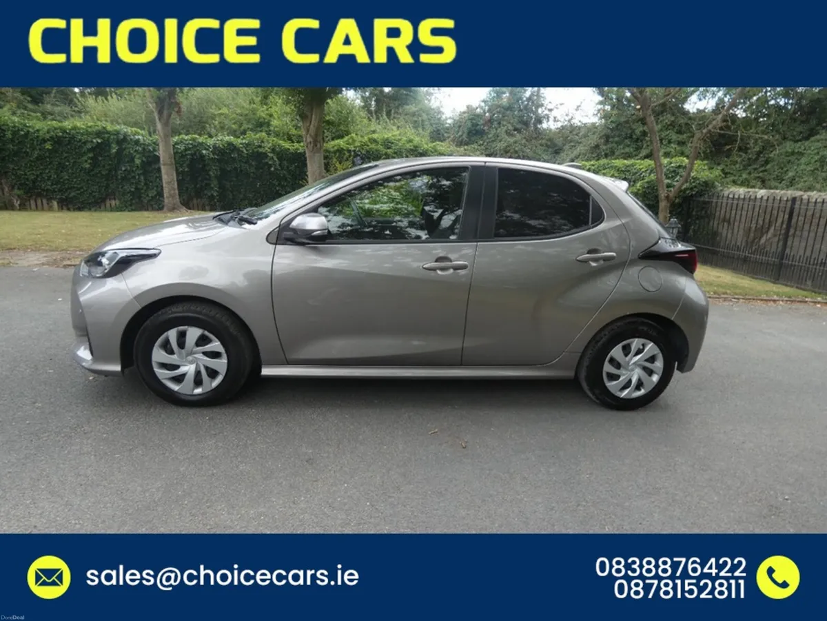 Toyota Yaris 1.5 AUTO HYBRID - Image 3