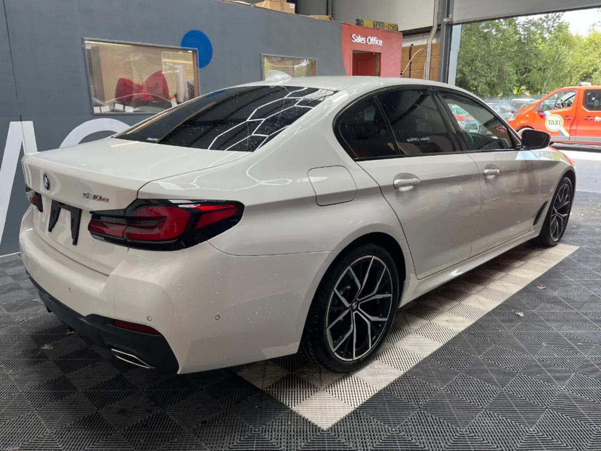 BMW 5-Series 2020 BMW 530E 530e M SPORT ED JOY+ 2. - Image 3