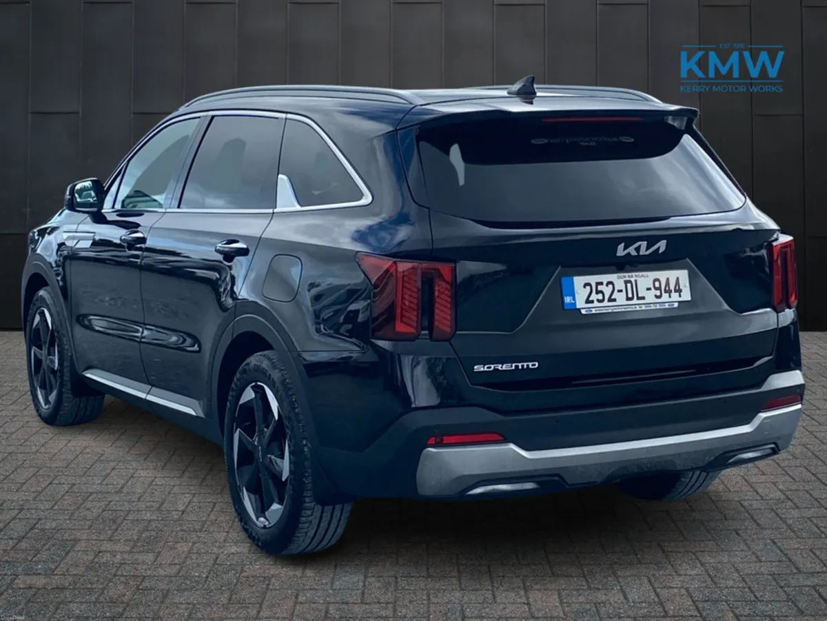 Kia Sorento 2.2 CRDi PE..New Model..Pan Roof - Image 3